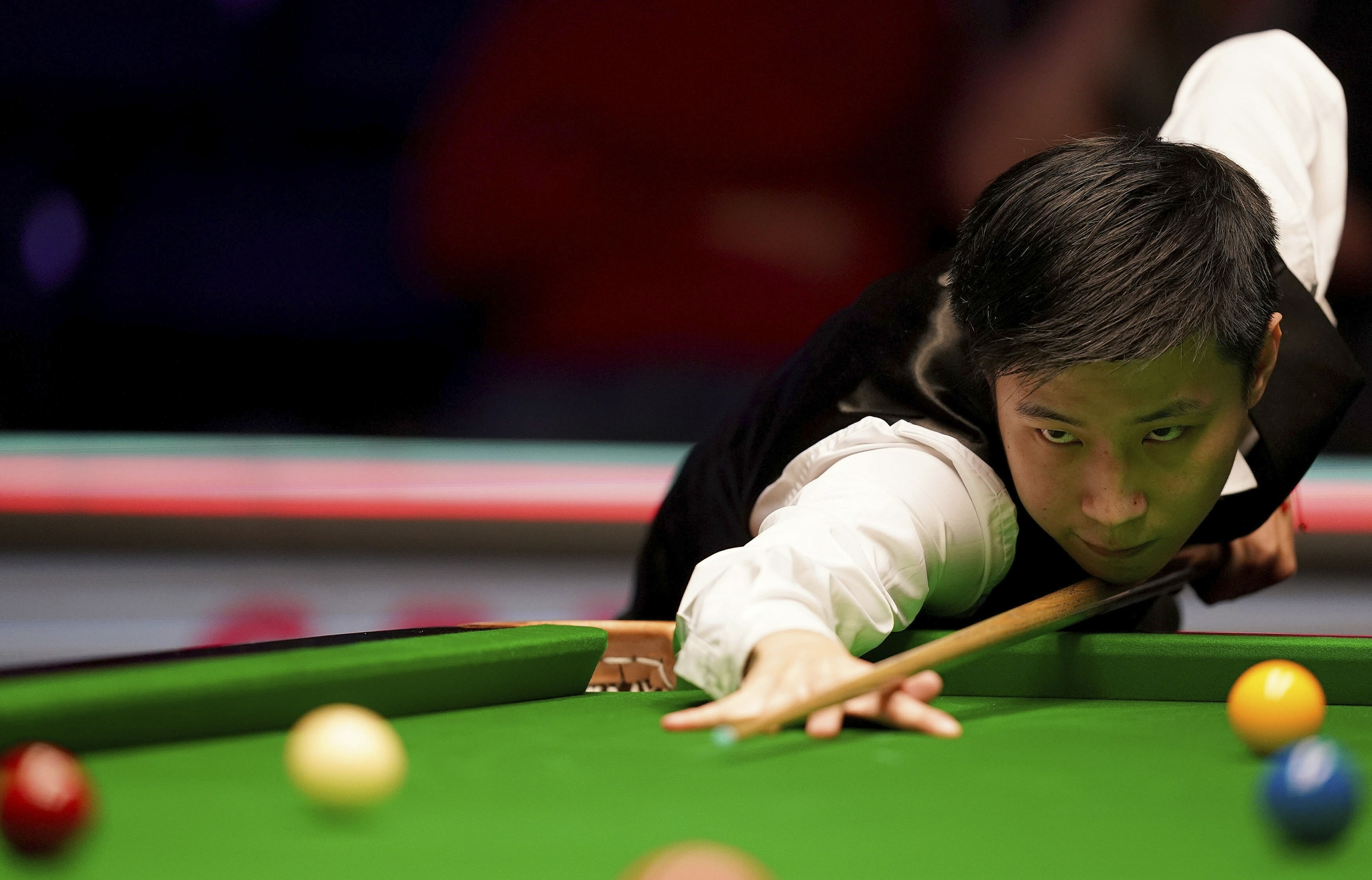 人在接受采 人在接受采